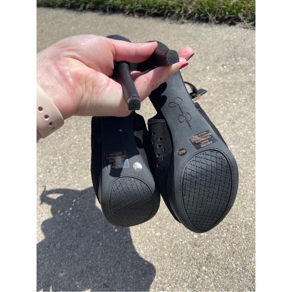 Jessica Simpson Black Heels - Picture 5 of 7